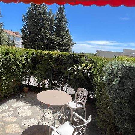 Charmant Studio Avec Terrasse Et Parking A Vence Eksteriør bilde